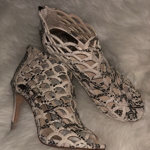 NEW Vince Camuto heels size 10